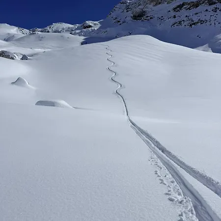 Giomein Sporting Red House Breuil-Cervinia
