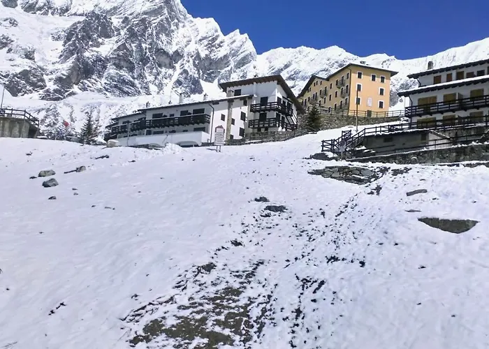 Giomein Sporting Red House Breuil-Cervinia
