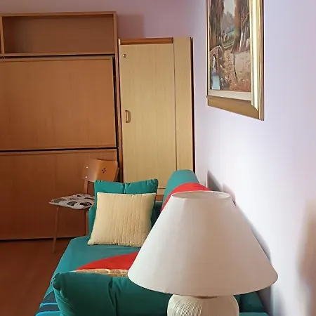 Giomein Sporting Red House