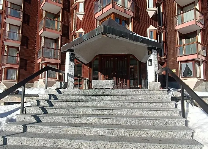 Giomein Sporting Red House *